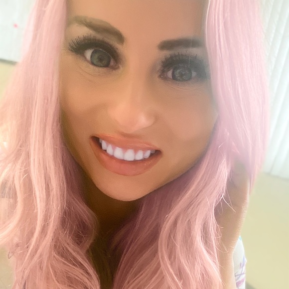 Meet your Posher, Becca - Picture 6 of 8